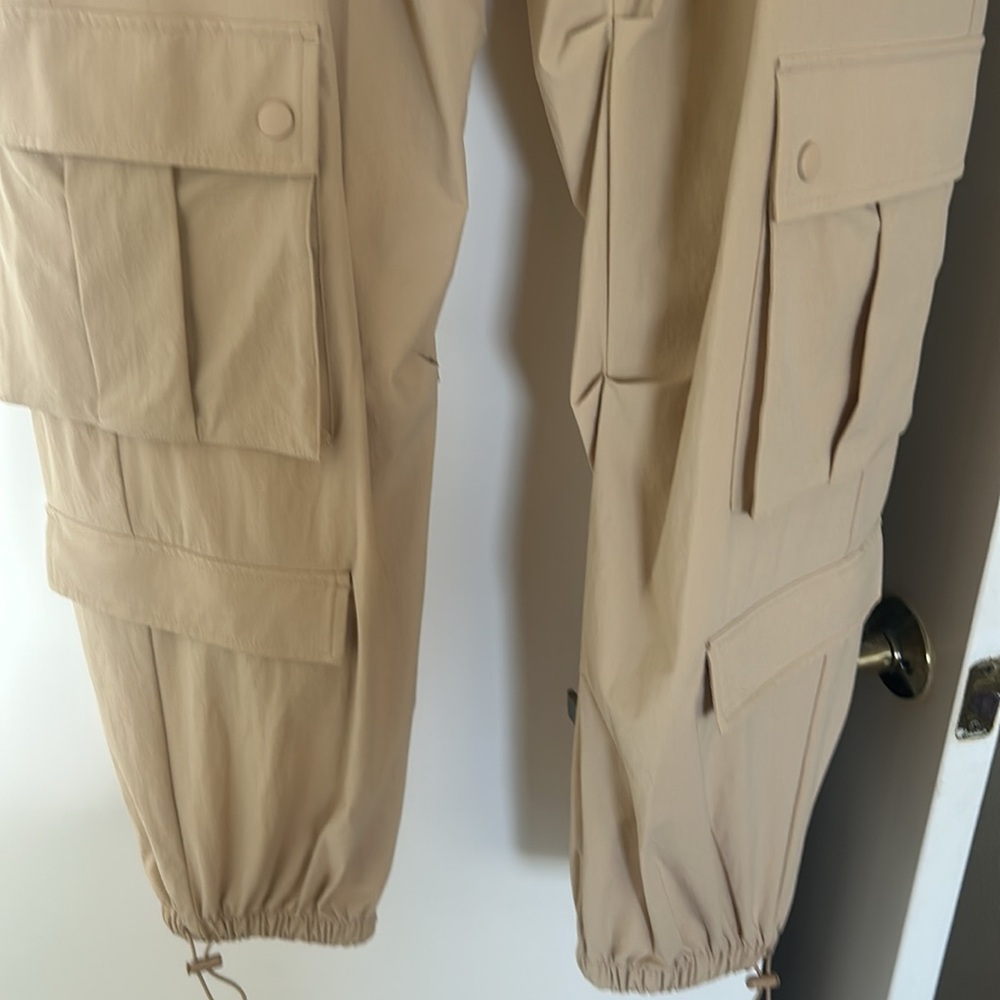 New Alice and Olivia Shara parachute cargo pants - Picture 5 of 16